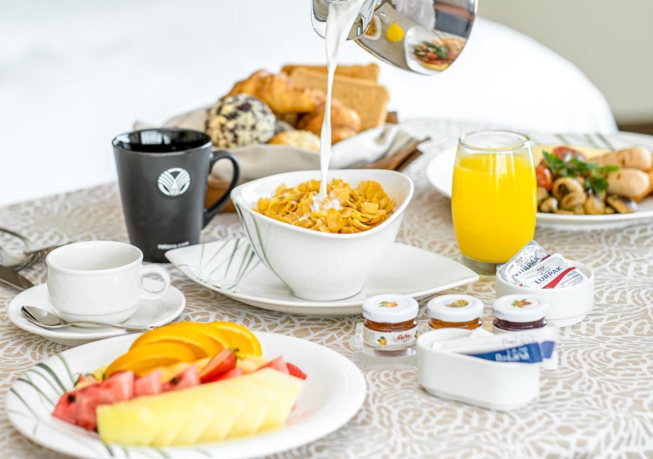 فندق سيتي سنتر روتانا الدوحة المظهر الخارجي الصورة A continental breakfast