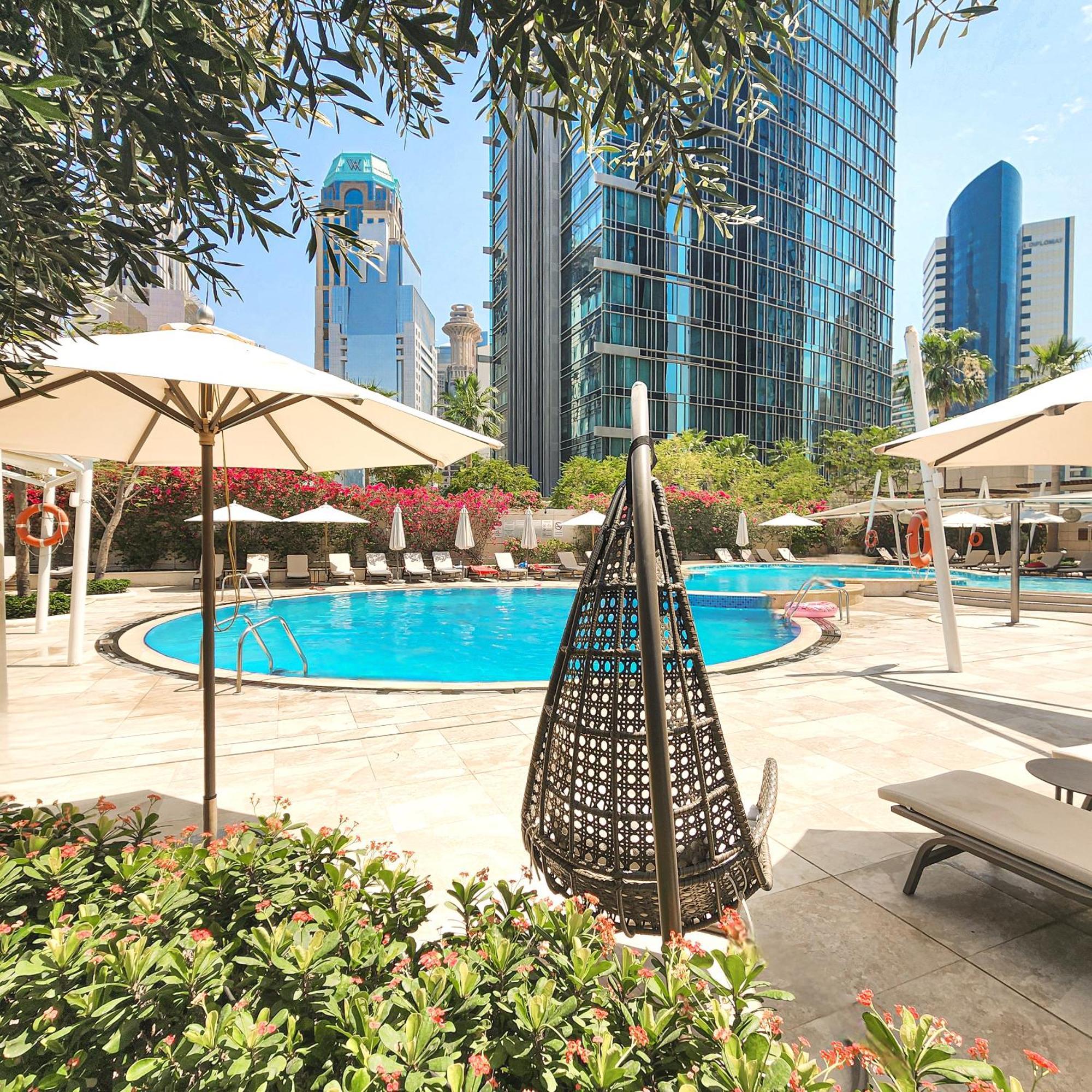 فندق سيتي سنتر روتانا الدوحة المظهر الخارجي الصورة The swimming pool at the hotel