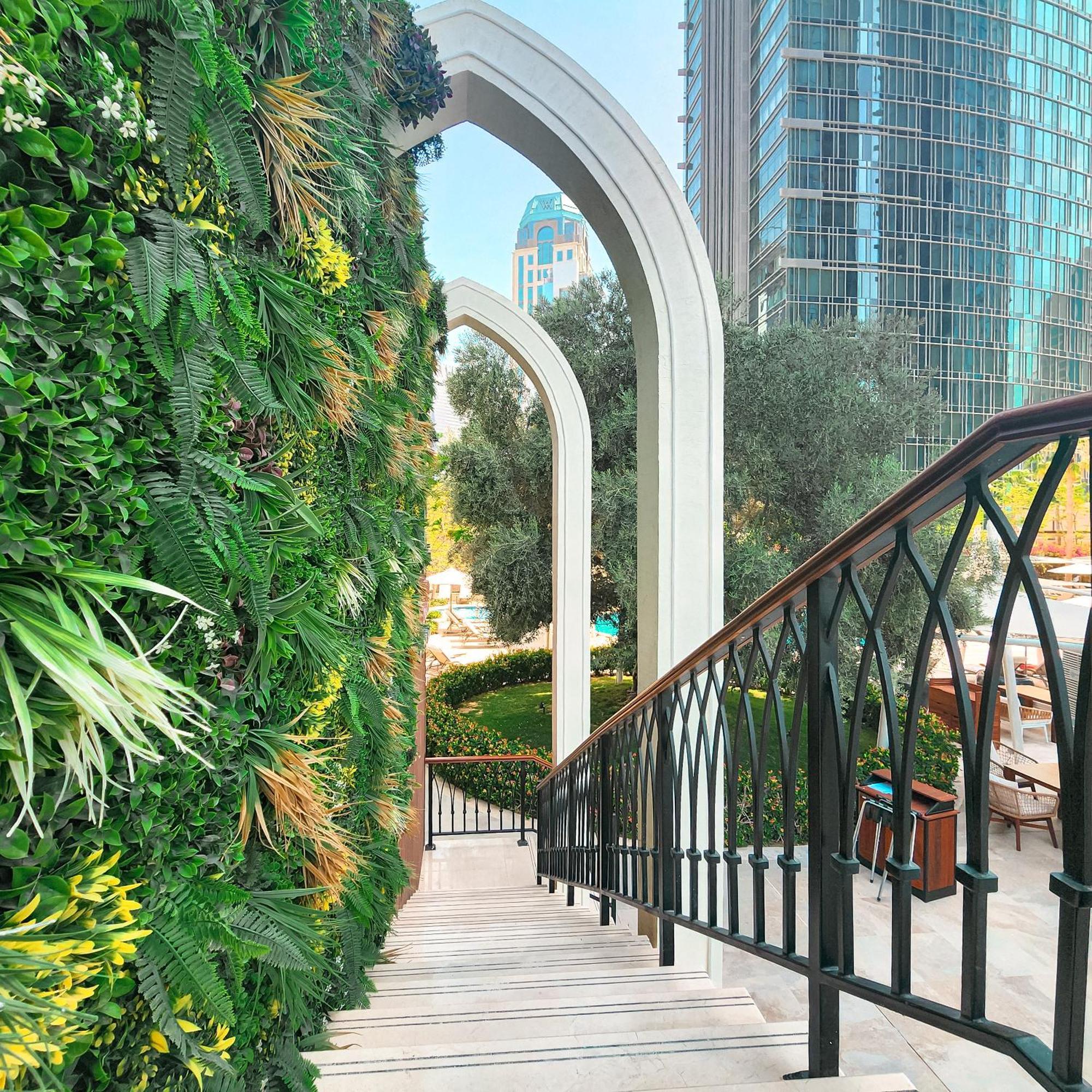فندق سيتي سنتر روتانا الدوحة المظهر الخارجي الصورة The Green Wall at the Four Seasons Hotel, Los Angeles