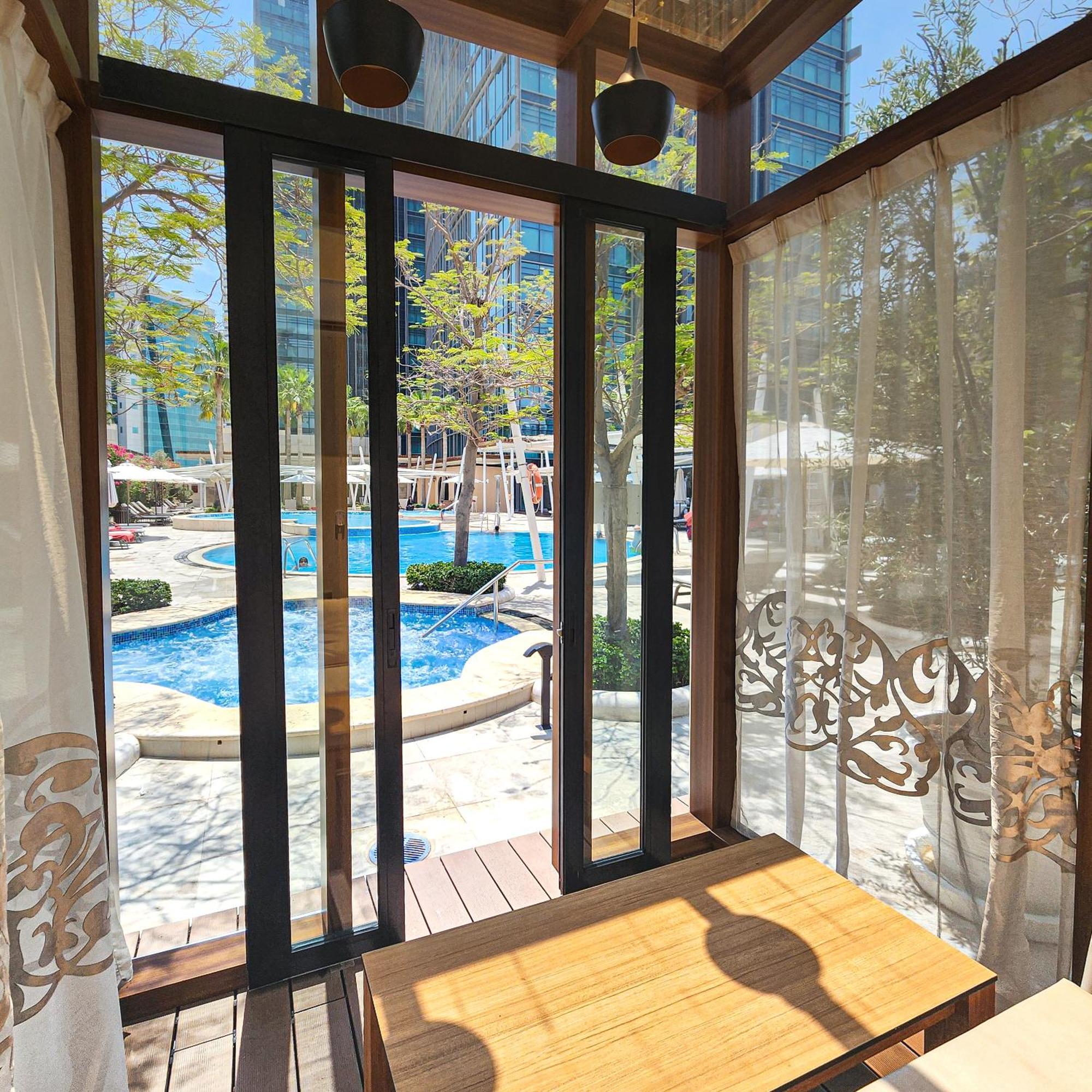 فندق سيتي سنتر روتانا الدوحة المظهر الخارجي الصورة The swimming pool at the hotel